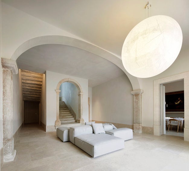 El hotel Santa Clara 1728, en el barrio de Graça, en Lisboa, ocupa un edificio del siglo XVIII rehabilitado por Manuel Aires Mateus.