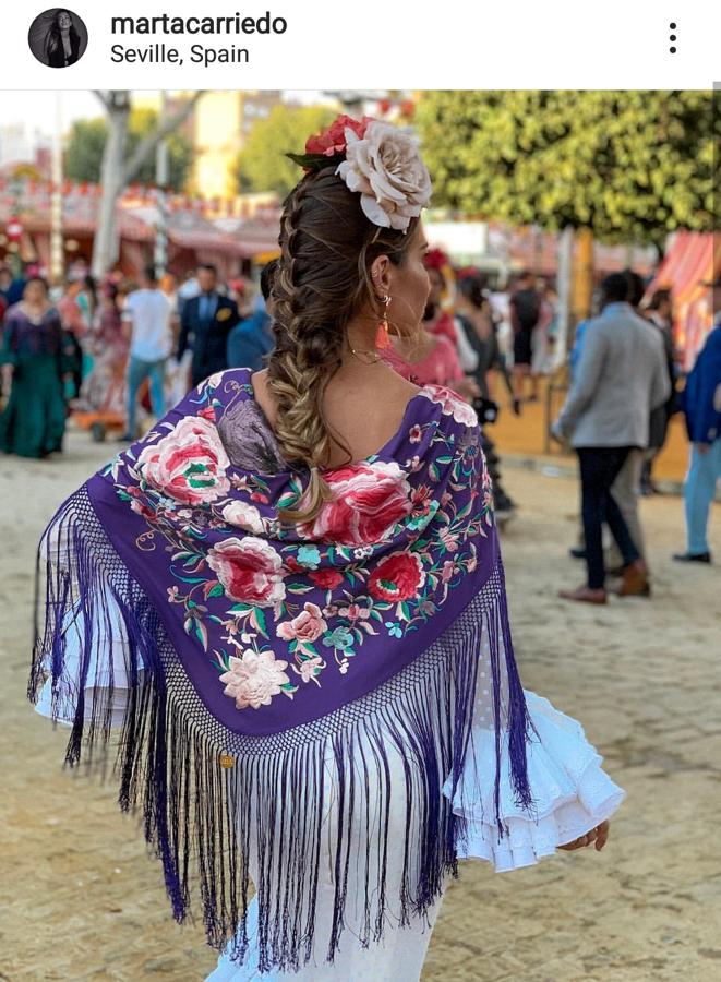 Marta Carriedo ha acertado de pleno con esta trenza de raíz con diseño de espiga ¿El toque estrella? Dejar algún mechón suelto como ha hecho la influencer.