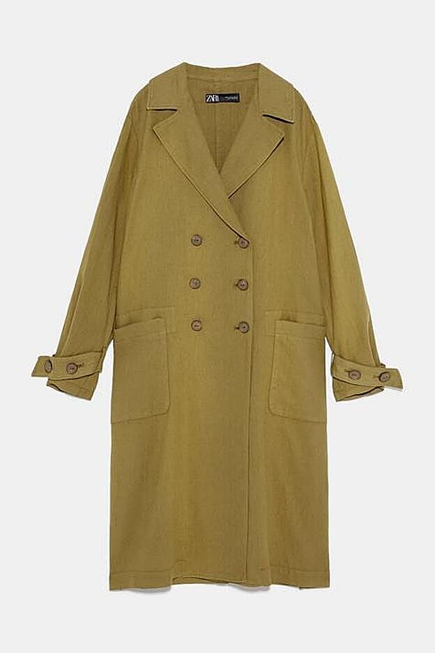 Trench amplia confeccionada en tejido con mezcla de lino de cuello y solapa, 59,95 euros.