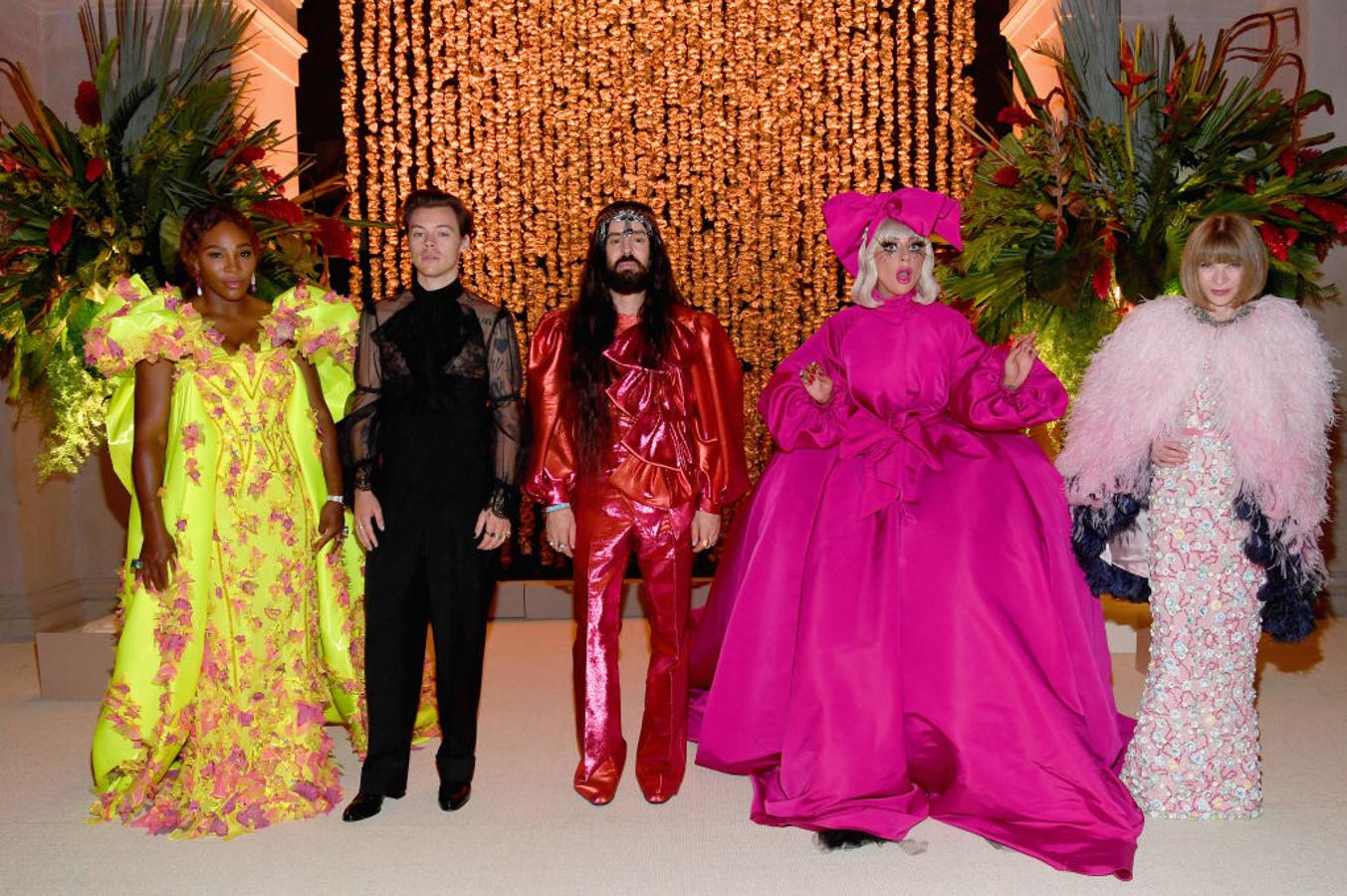 En la foto, Lady Gaga junto a los anfitriones de la Gala MET 2019: Serena Williams, Harry Styles, que acompañó a Alessandro Michelle (director creativo de Gucci), y Anna Wintour.