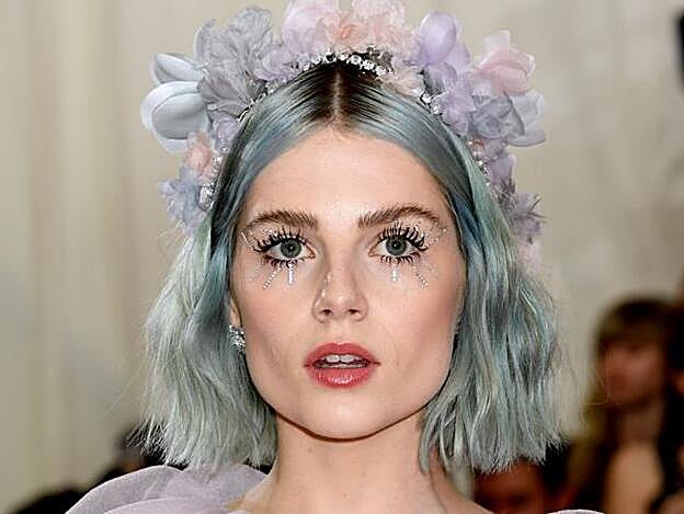 Lucy Boynton en la Gala del MET