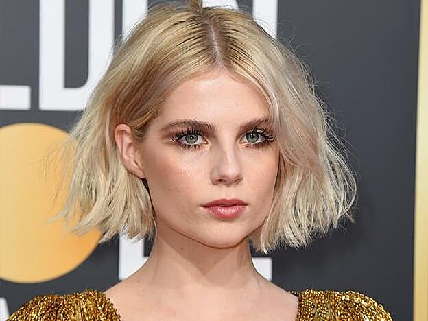 Lucy Boynton ha demostrado sobre la alfombra roja que su blunt cut no es nada aburrido.