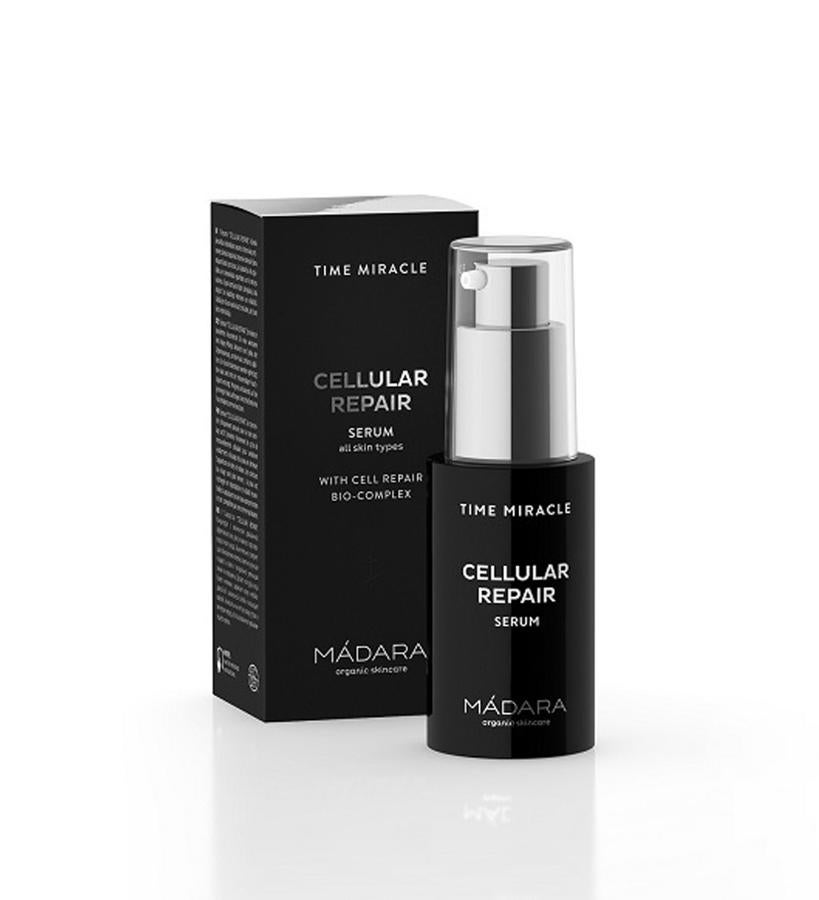 Altamente regenerador y reafirmante, este serum biológico de alta penetrabilidad proporciona una increíble estimulación, científicamente confirmada, del ciclo de renovación celular de la piel. Su uso continuado, mejora visiblemente la calidad dérmica; la superficie cutánea se evidencia más lisa, suave y homogénea, y los contornos faciales se retensan. (45 €).