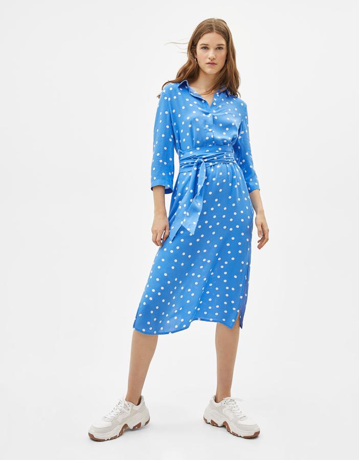 Ya teníamos fichado  este vestido de lunares de Bershka  que, además de precioso, tiene un precio más que interesante (25,99 euros).