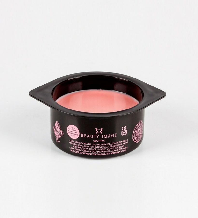 Lista en un minuto, se trata de una cera caliente de baja fusión, enriquecida con extractos de champagne y fresa.  Asegura un cuidado máximo de la piel respetando las zonas sensibles como inglés, axilas, cejas, patillas y labios. Asegura dejarte hasta cuatro semanas depilada. Eficaz con el pelo corto. Incluye dos espátulas. (6,30 €).