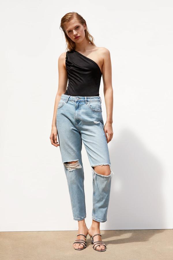 Body asimétrico en color negro, 15,95 euros.