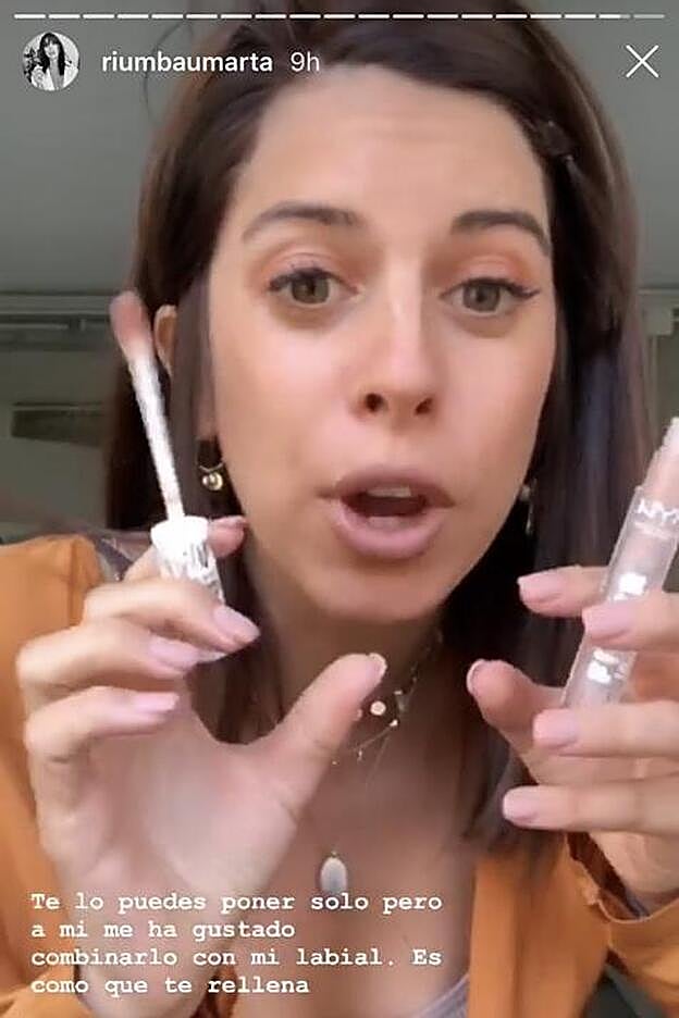 La influencer antes de utilizar el producto.