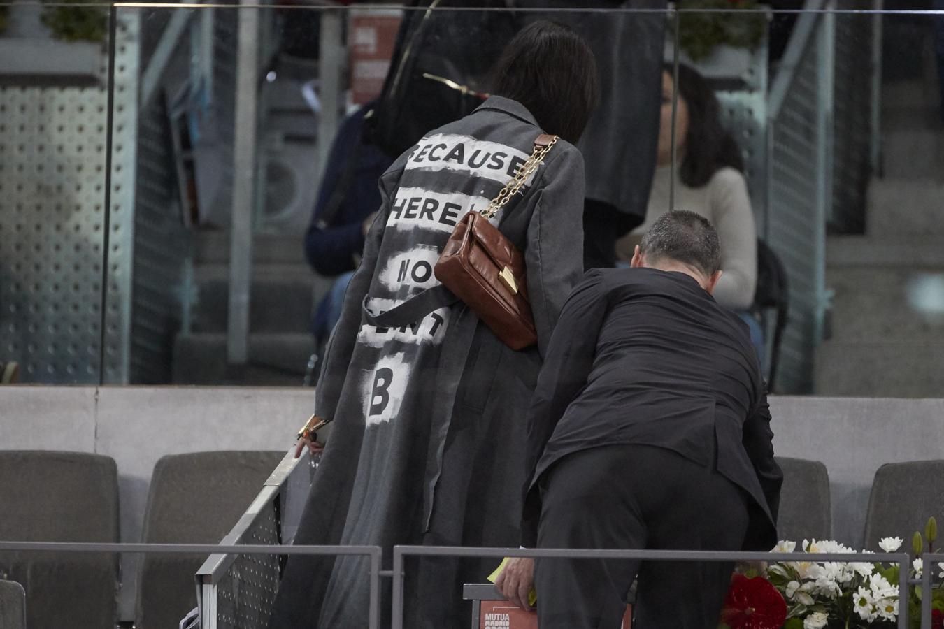 Victoria Federica acudió al Mutua Madrid Open de tenis con una parka 'eco friendly' de Ecoalf en la que se leía el mensaje "there's no planet B".