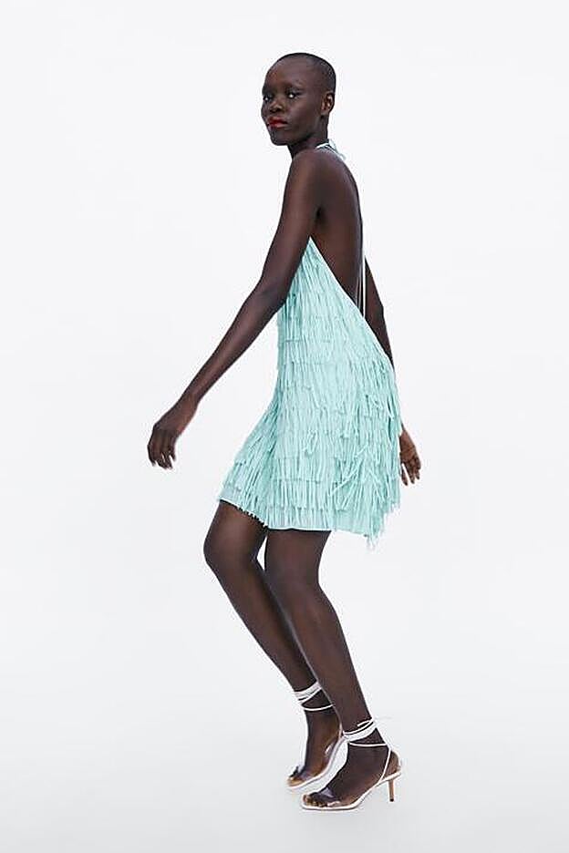 El vestido de Zara está disponible desde la XS hasta la talla M y cuesta 39,95 euros.