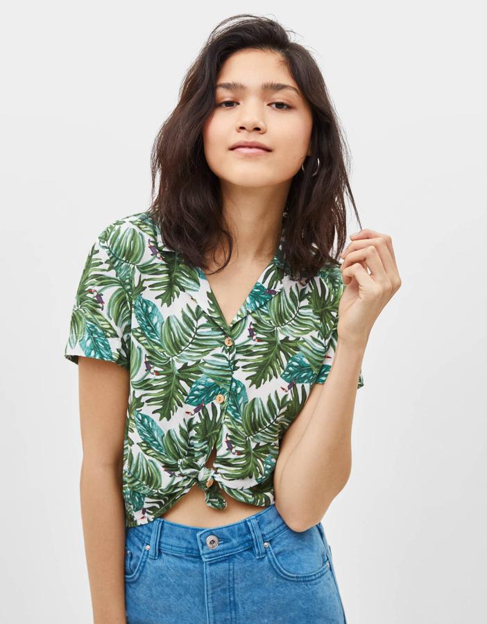 Con hojas y diferentes tonos de verde, de Bershka (12,99 euros).