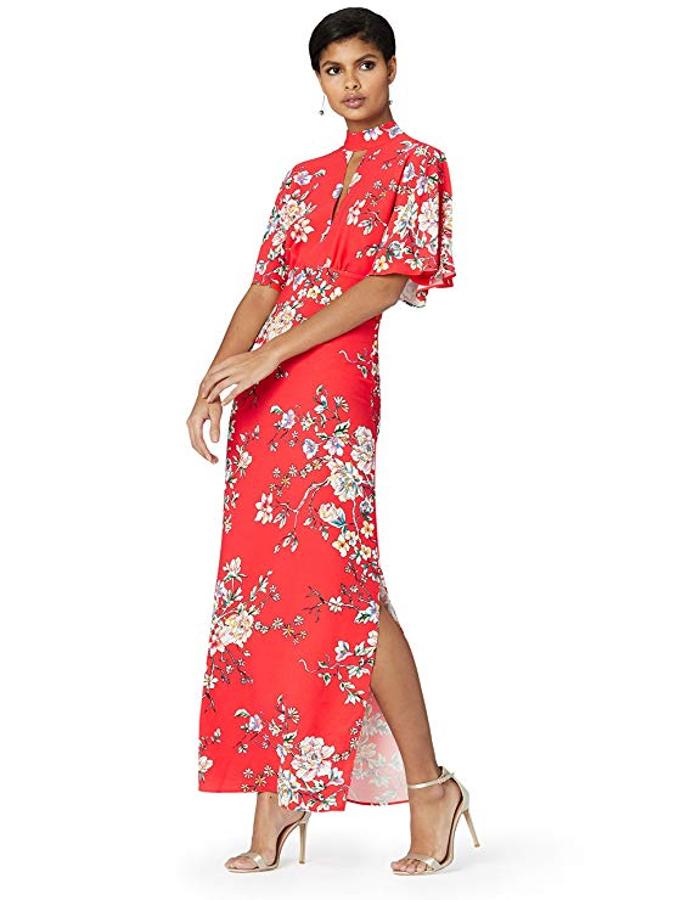De inspiración oriental y un favorecedor rojo salpicado de estampado floral,  este vestido de Truth&Fable  cuesta 70 euros en Amazon.