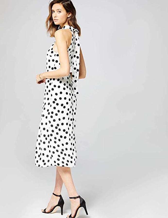 Para bodas de día, nuestro vestido de invitada favorito es este midi con estampado de lunares y escote halter rematado con lazo. Es de Truth&Fable y cuesta  55 euros en Amazon .