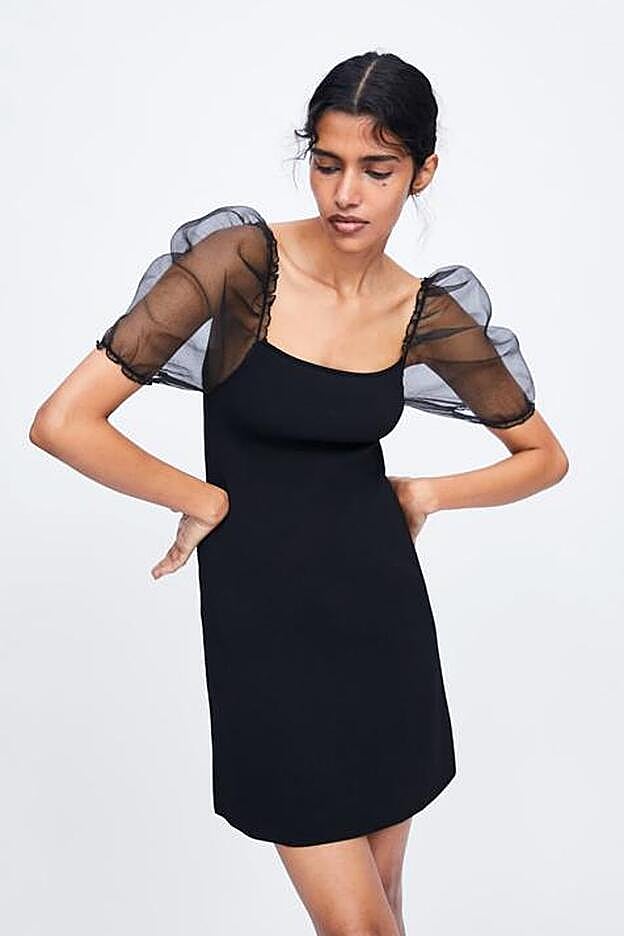 Vestido de Zara con mangas transparentes con volumen (29,95 euros)