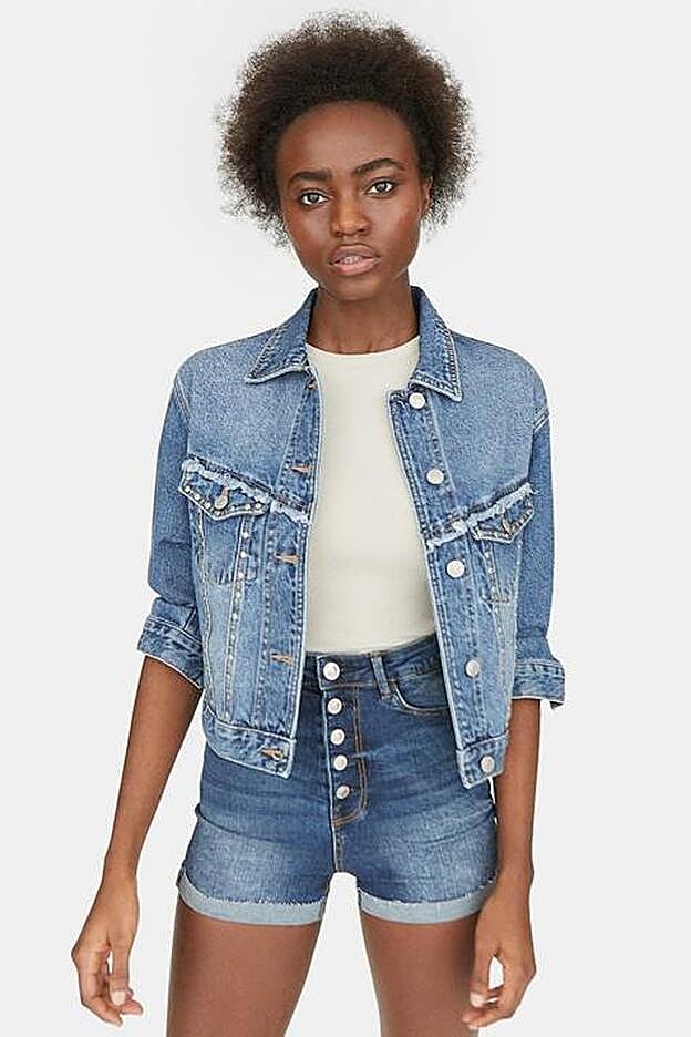 Estos shorts cuentan con detalle de maxi cierre delantero de botones súper estiloso.