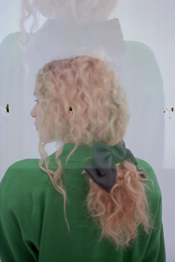 Maxi lazo negro para el pelo (9.95 euros en Zara).