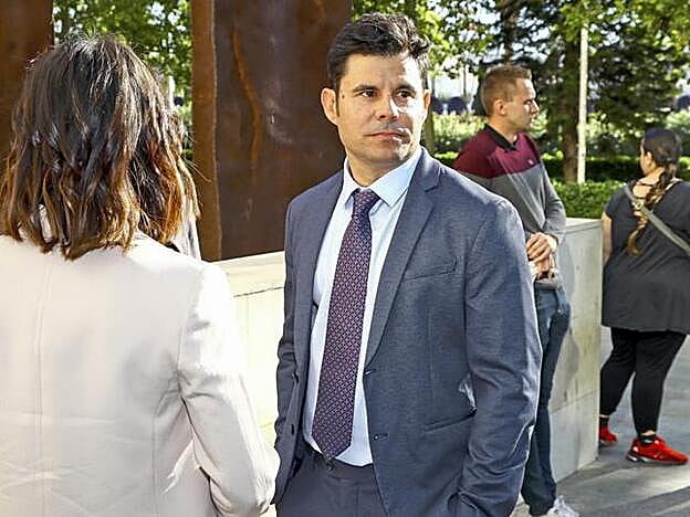 Javier Santos a su llegada al juicio.
