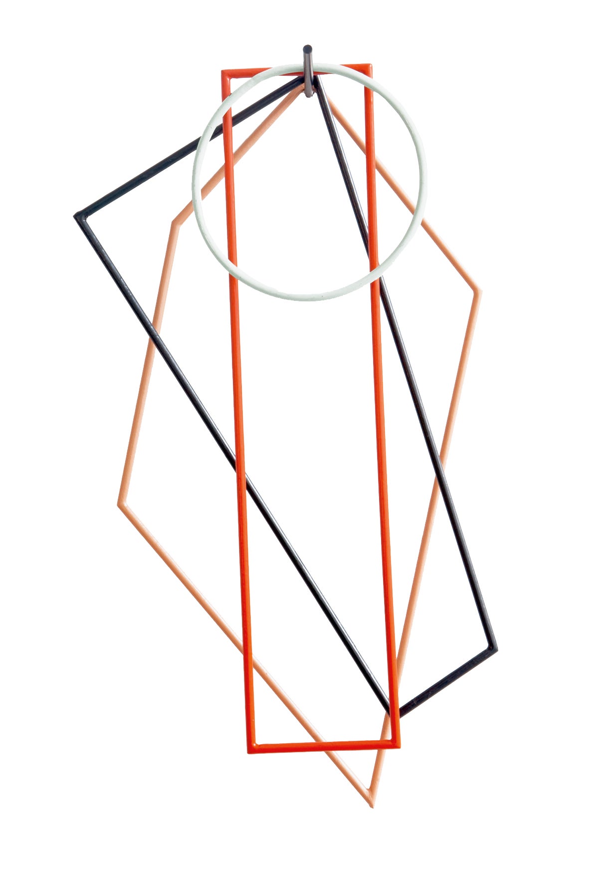 Estos perfiles de acero de 6 mm de grosor son, sobre la mesa, salvamanteles, pero en la pared pueden ser una escultura. Los firma el dúo Muller Van Severen.