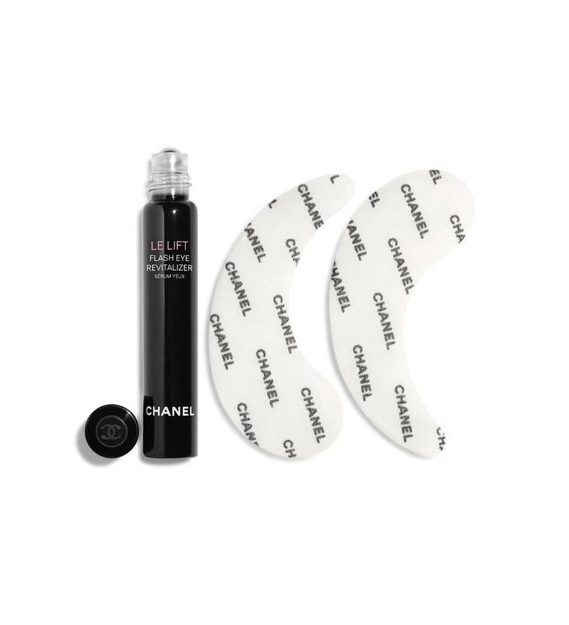 Reafirmante y alisante en dos pasos. Los parches incrementan la eficacia del suero y favorecen la penetración de su fórmula activa: para un efecto lifting instantáneo. Tras la aplicación de los parches, la mirada está perfectamente descansada y alisada. Las ojeras se atenúan. (125 €).