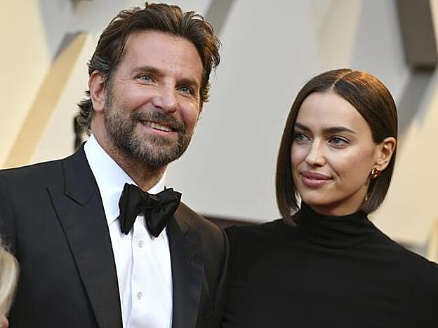 Bradley Cooper e Irina Shayk en los premios Oscar.