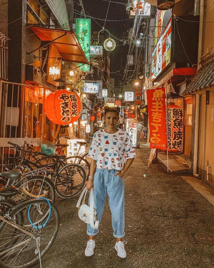 Todas las influencers los llevan . Incluso ella. Son los vaqueros slouchy de Zara. ¿Aún no los tienes?