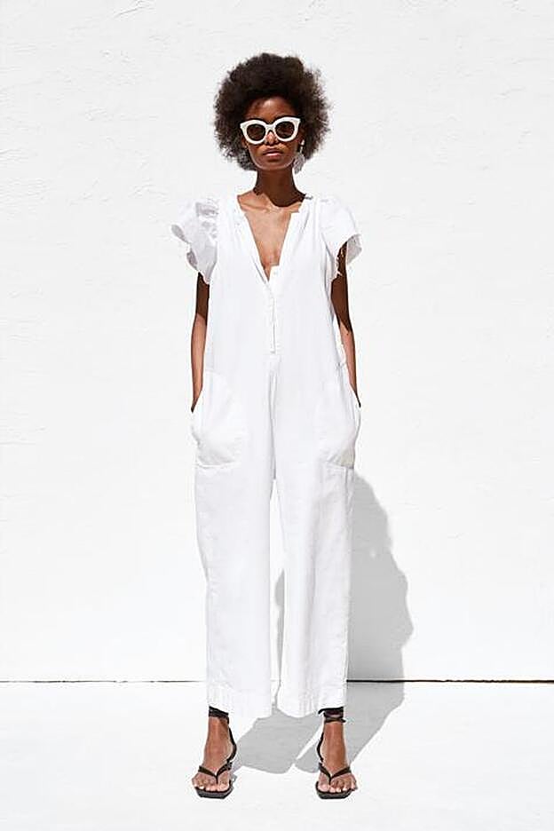 Mono rústico en color blanco de Zara, 39,95 euros.