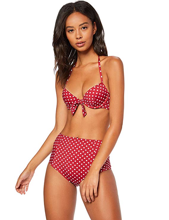 Este bikini con estampado de lunares en blanco y rojo e inspiración retro cuesta  27.99 euros en Amazon Moda , y está disponible hasta la talla XXL.