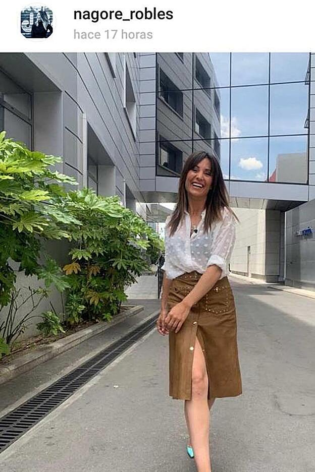 Nagore Robles ha compartido este lookazo con camisa de lunares de Zara en su perfil de 21 Buttons.