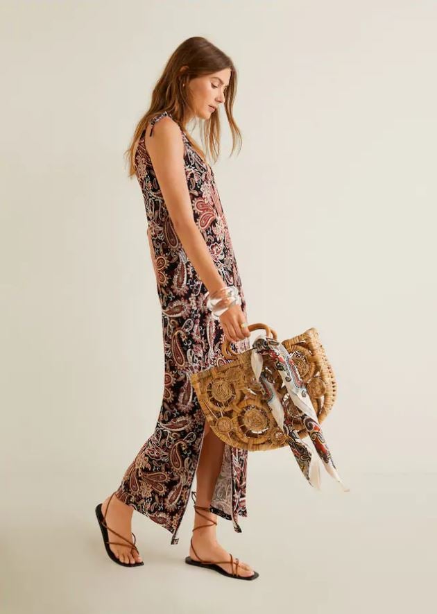 ¿Te puedes creer que este vestido con estampado paisley solo cuesta 19.99 euros en Mango y aún no está agotado?