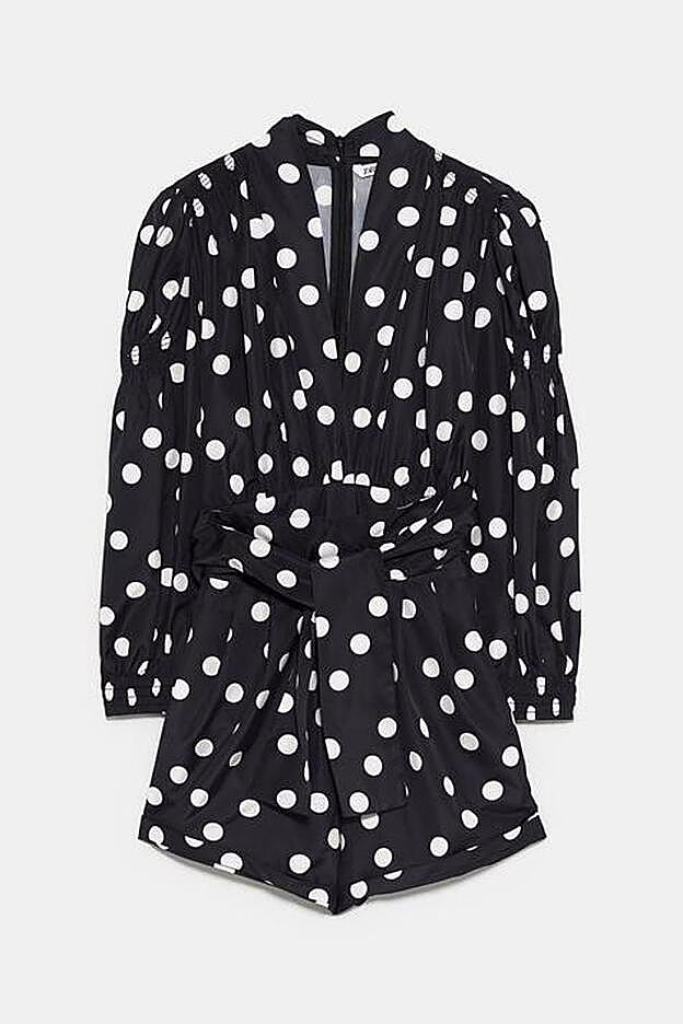 Mono corto lunares de Zara. (49,95 euros).