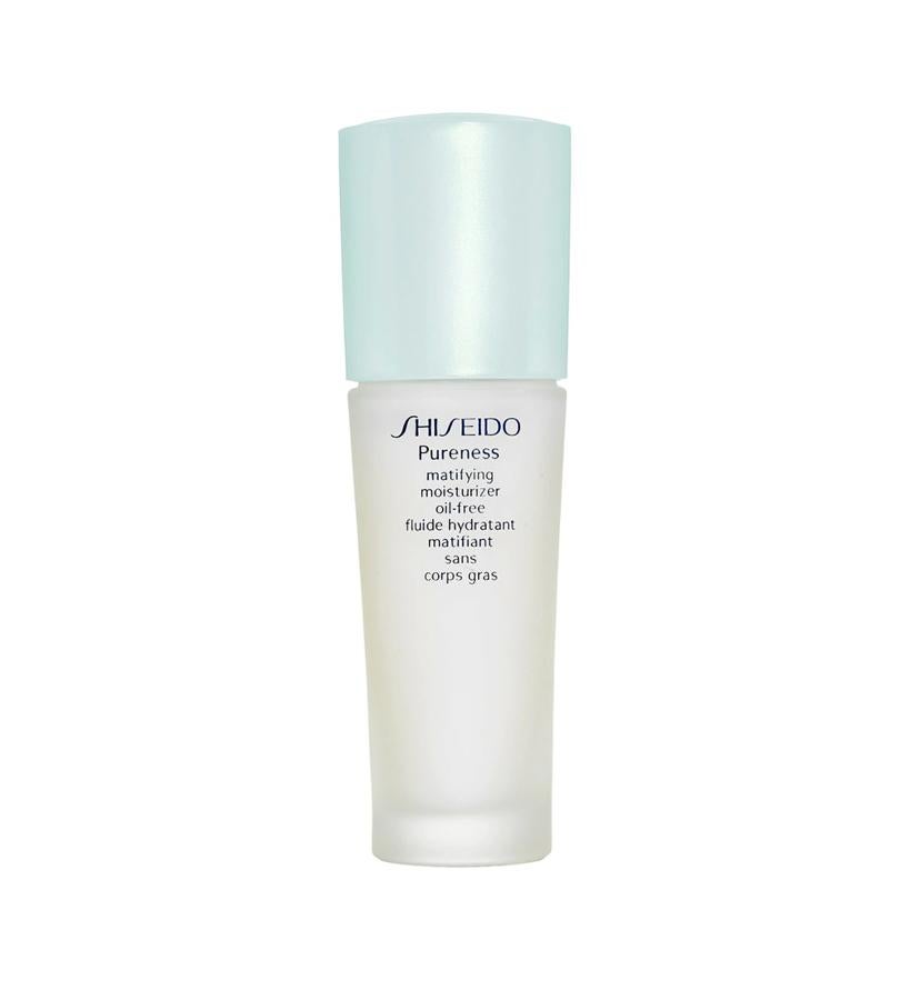 Fluido hidratante que incluye un exclusivo polvo absorbente que elimina los brillos a la vez que hidrata la piel. Su refrescante textura, resulta muy suavizante para la piel. Con su uso se combate los brillos y la sequedad, y gracias a su fórmula antibacteriana previene la aparición de imperfecciones, dejando la piel suave, fresca y sin brillos. (42,84 €).