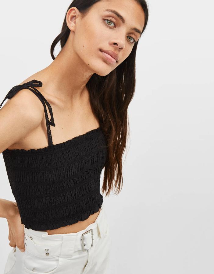 Top de tirantes con lazada (12,99 euros).
