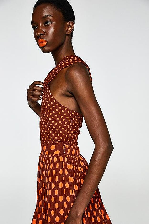 Este conjunto de lunares de Sfera cuesta, en total, menos de 50 euros las dos piezas.