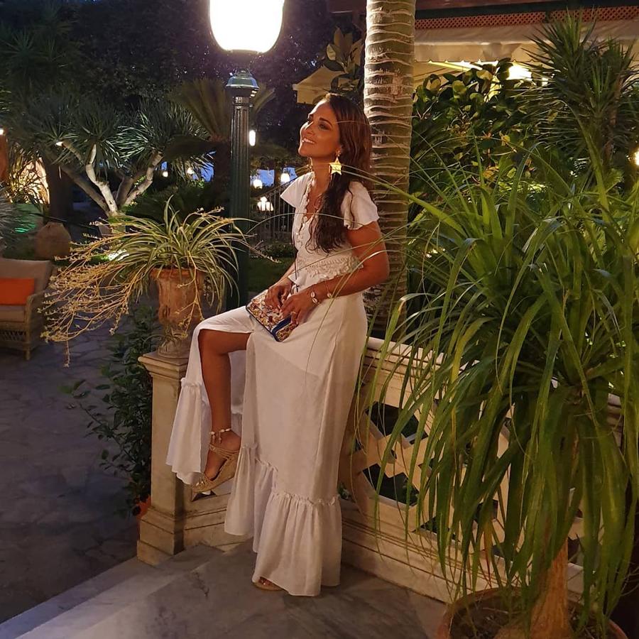 Paula hizo unapuesta segura con el blanco y este vestido largo de estilo ibicendo de Bless The Mess.