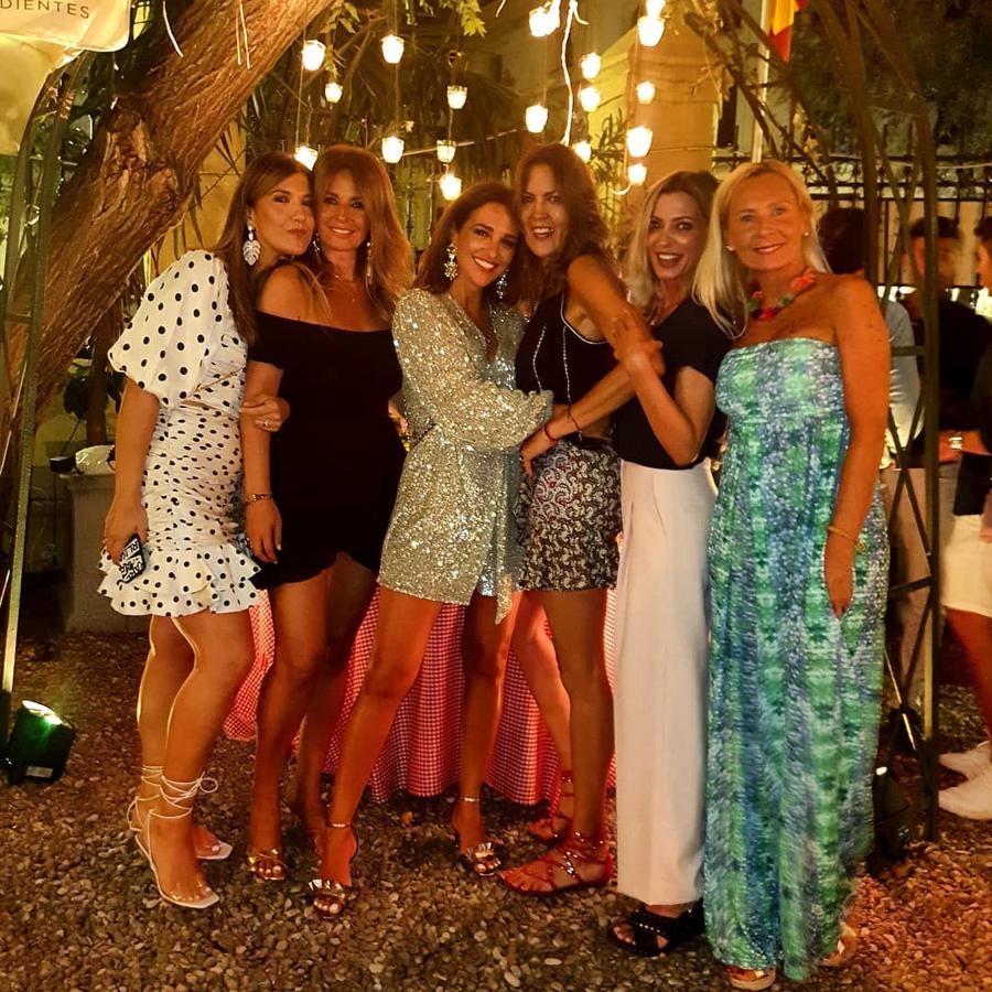 Paula Echevarría triunfó con este  vestido de Zara  de lentejuelas para una cena de noche de verano.