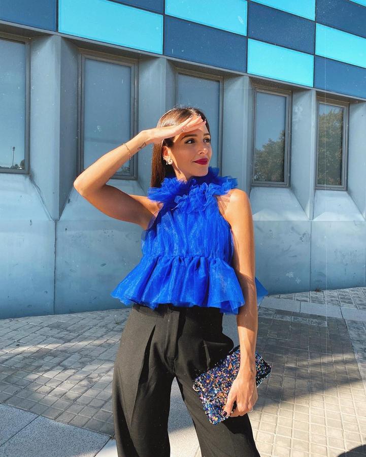 Rocío Osorno se atrevió con este top de tul azul de Zara.