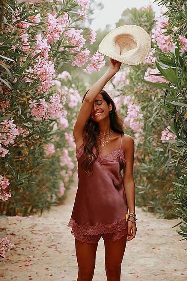 María con el pijama lencero de Intimissimi