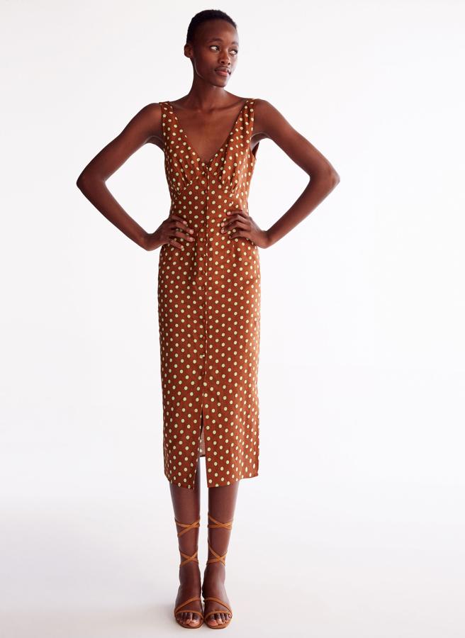 Nos encantaría ver a Meghan Markle con este maravilloso vestido con estampado de lunares de las rebajas de Uterqüe (pasa de 99 a 49.99 euros).