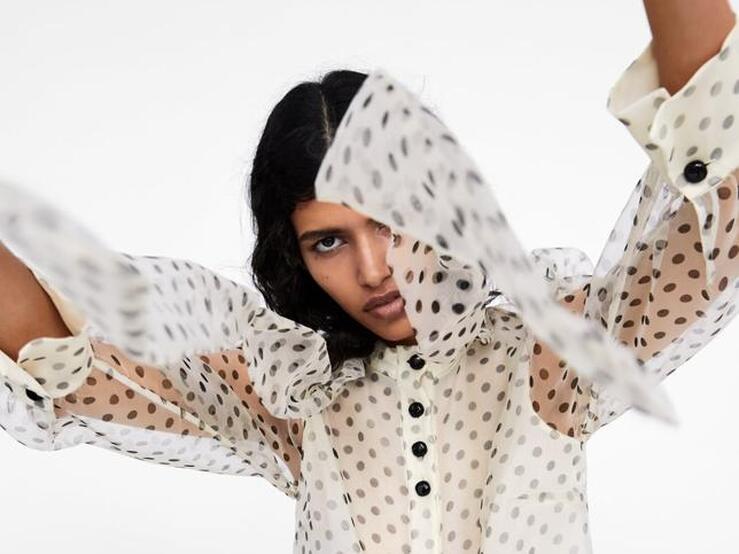 Fotos: 15 blusas rebajadas que sientan genial a todo tipo de cuerpos