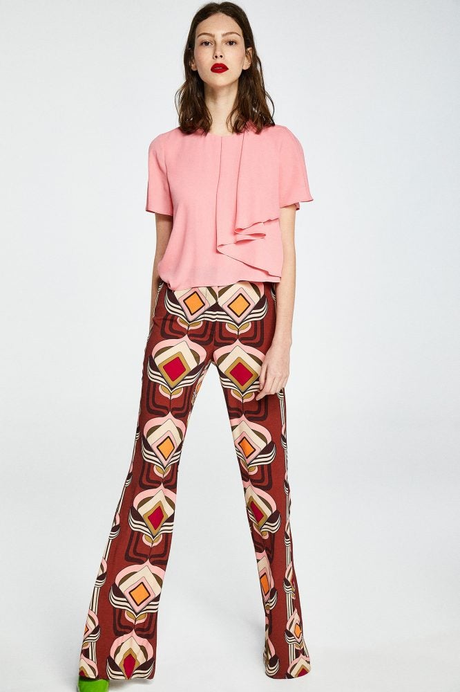 Blusa en color rosa con capas: 11,99 euros en Sfera.