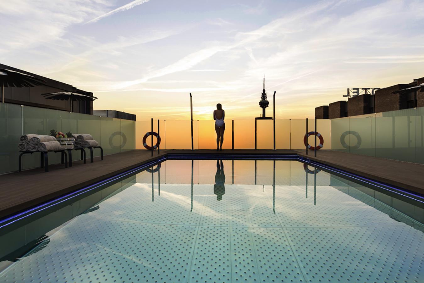 El Novotel Madrid Center incluye el “The Summit”, un espacio fitness abierto 24 horas, con terraza y piscina con vistas panorámicas de la ciudad.