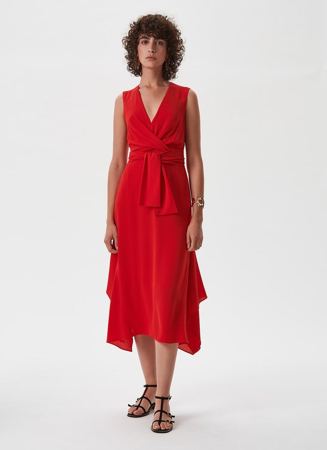 Este vestido de Adolfo Domínguez es perfecto para un look de invitada de boda de día. En las rebajas, pasa de 188 a 59 euros.