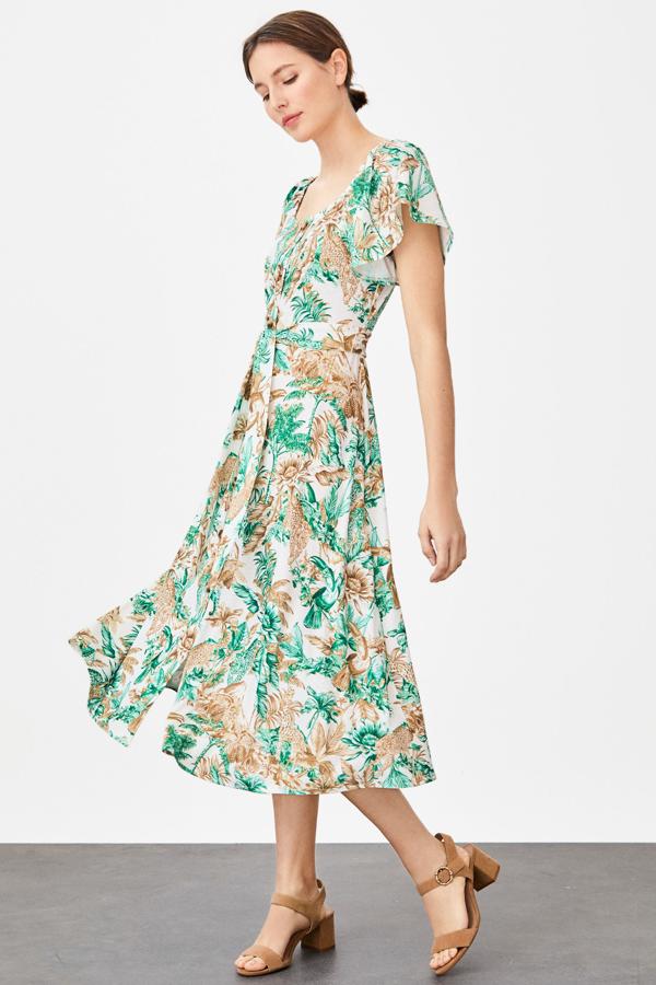 En Cortefiel ya van por las segundas rebajas, y encontramos vestidos de verano tan bonitos como este con un precio que pasa de 69.99 a 29.99 euros.