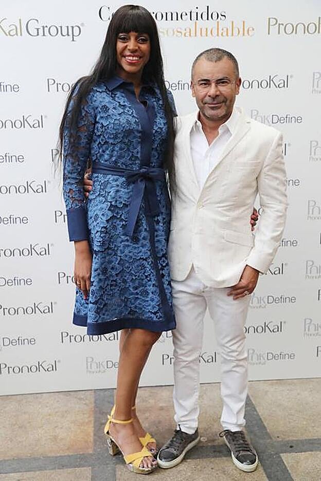 Jorge Javier Vázquez junto a la doctora Electa Navarrete en el Hotel Only You.