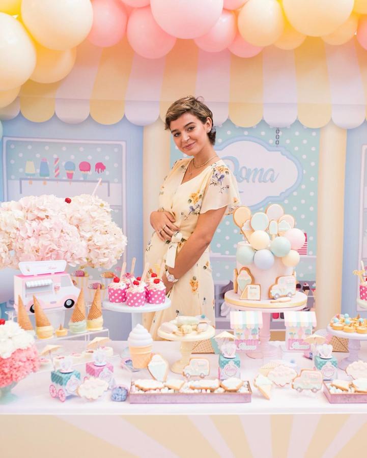 Para celebrar el Baby Shower de Roma, Laura Escanes escogió este  vestido de flores de Mango .