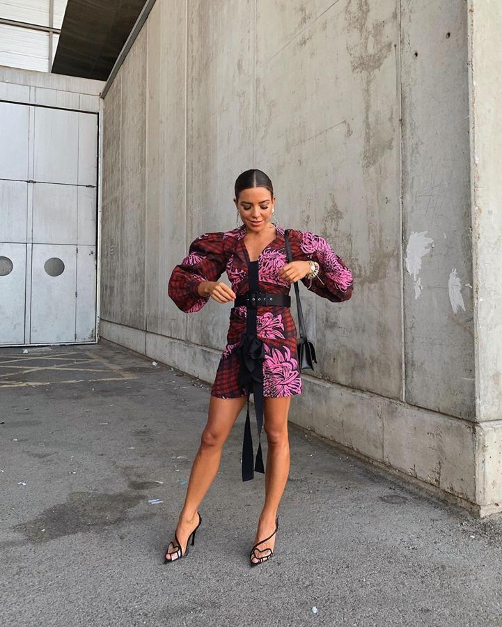 Paula Ordovás fue una de las influencers que fueron al desfile de Juan Vidal y lo hizo con este vestido mini del diseñador.