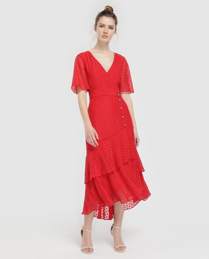 Este vestido de Tintoretto que hemos encontrado en las rebajas de El Corte Inglés (pasa de 79.90 a 47.90 euros) es un acierto seguro para cualquier evento especial al que te inviten.