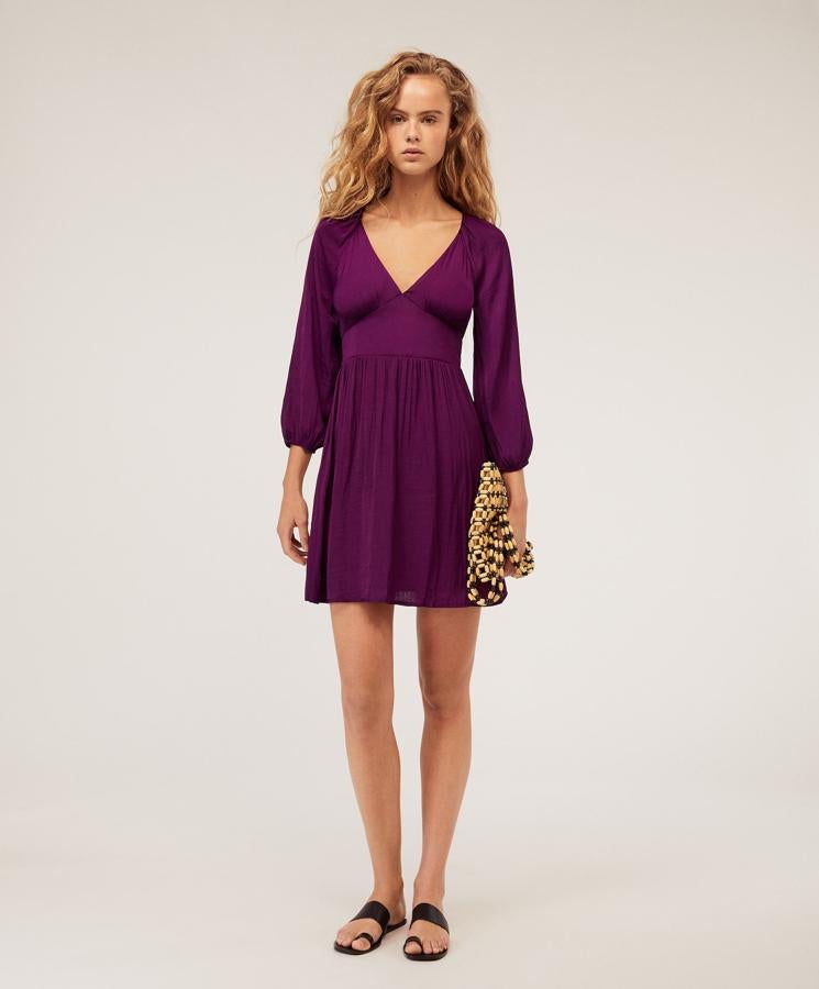 De un tejido fresquito y en un color favoecedor. Estos son los dos requisitos fundamentales que buscamos en un vestido de verano. Y este de Oysho los tiene. Costaba 29,99 euros y está en 19,99.