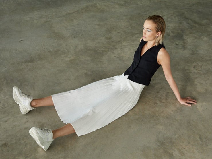 Fotos: Tienes que ver los nuevos looks en blanco y negro de Stradivarius