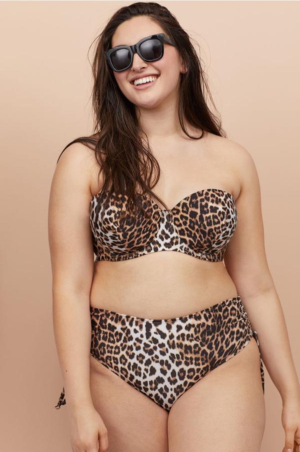 El animal print es estampado tendencia y  en H&M hay este modelo rebajado  a 17,99 euros. H&M dispone de un apartado de tallas grandes con modelos de moda de baño ideales.