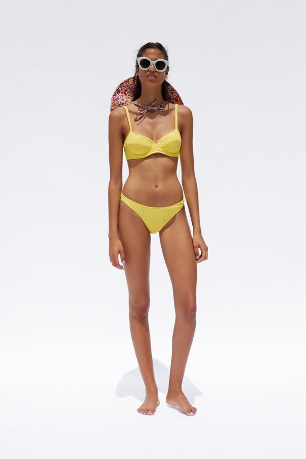Bikini amarillo con top de aros, cuesta 15,95 la parte de arriba y 12,95 la braguita.